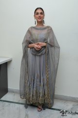 Aditi Rao Hydari at Cheliyaa Movie Promotions